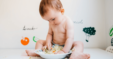 Top 10 cele mai bune alimente pentru dezvoltarea copilului tău în primii ani de viață